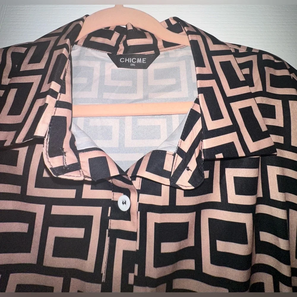 Geometric Patterned Button-Up Shirt - Picture 6 of 7